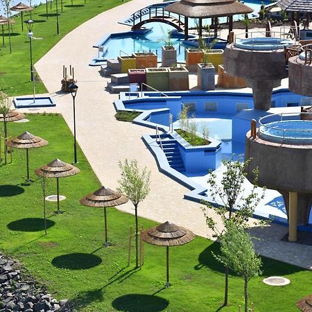 Tahiti Apartman Hajdúszoboszló Exterior foto
